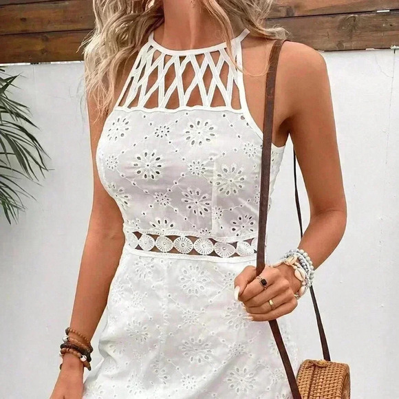White Boho Women's Hollow Out Embroidered Waist Cinched Sleeveless Jumpsuit - Picture 4 of 6